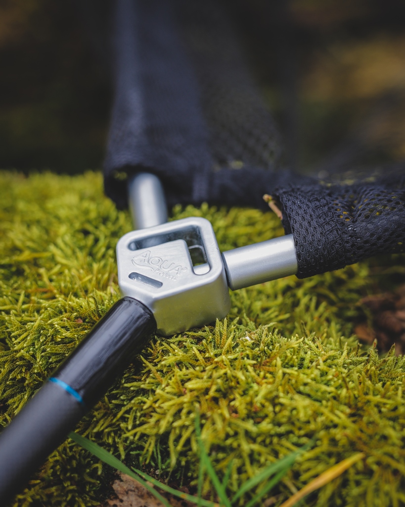 Built around an easy assemble solid block with a lightweight 1K handle, the Atom Landing Net -1 Piece oozes quality. The deep mesh flows freely through the water to engulf and encapsulate your prized catch.

Quality where it counts, it is sure to stand up to the test of time!