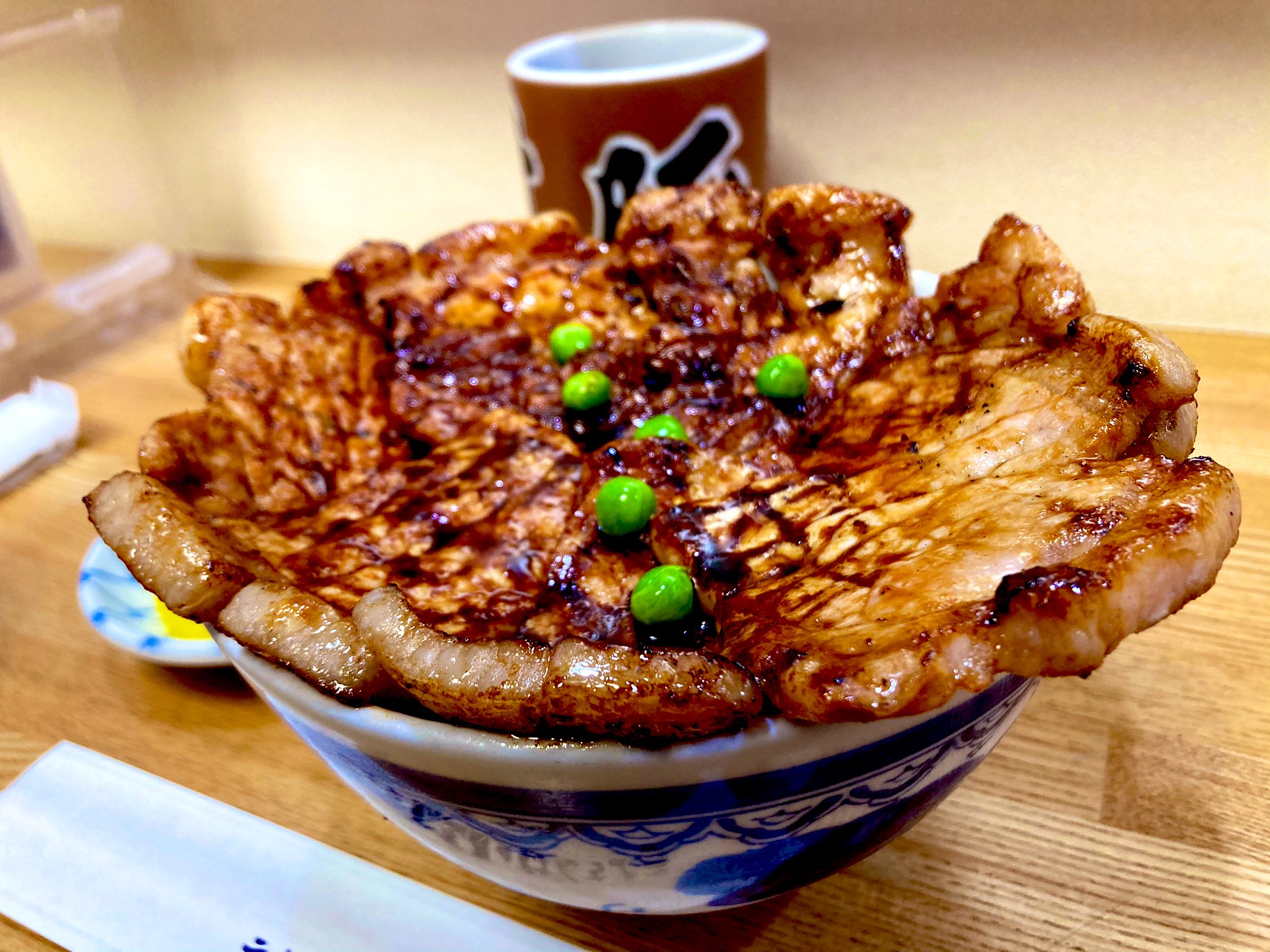 元祖豚丼ぱんちょうの豚肉８枚分『華』の豚丼