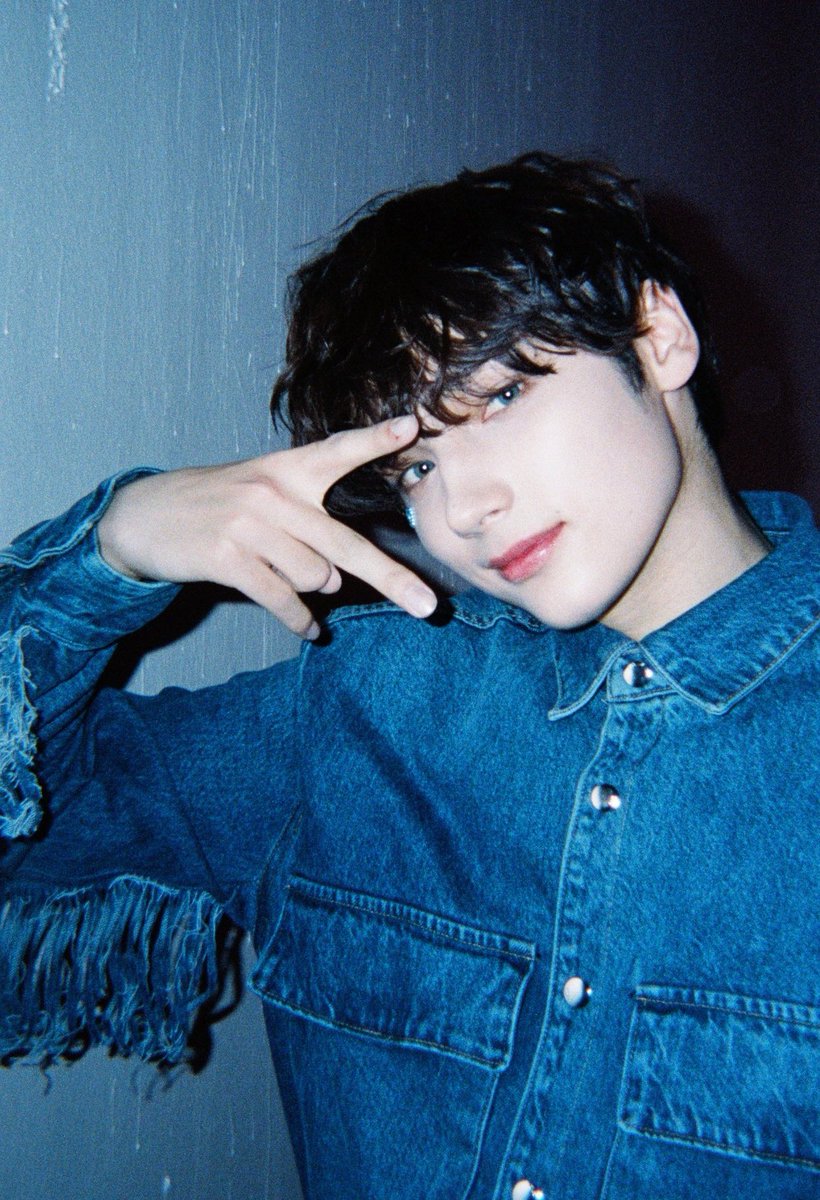 60/365  ❈ Hueningkai; It doesn't matter if you posts the same photo once, twice or a thousand times, I'll always say that you looks incredibly cute, because it's the truth. Also that you're one of the strongest and most multi-talented people I know. I love you