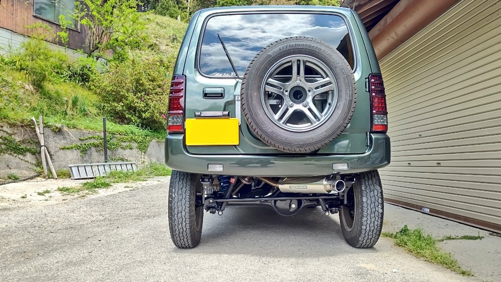 utimoriP's tweet photo. 本日4月25日、ジムニー納車されました！
もらい事故でジムニーを失って4ヶ月、色々ありましたが良い縁に恵まれて早めに復帰することが出来ました😆
これからはC-HRとジムニーの2台で活動していきます❗️ https://t.co/90zOHWXvYf