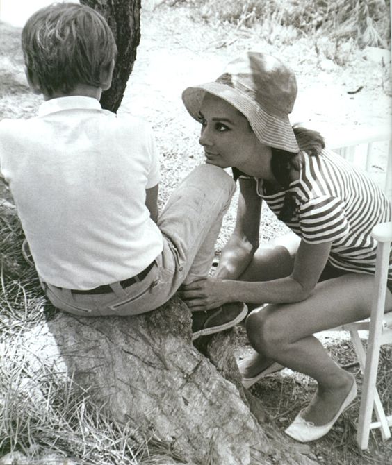 koinunoyouna's tweet image. Audrey Hepburn 
#AudreyHepburn #SeanHepburnFerrer #Assam
photo by 
#CecilBeaton 1964 "Vogue"
#WilliamKlein 1966 "Two for the Road"
#PierluigiPraturlon 1966 with Sean
#BobWilloughby 1963 with Assam
🤍🌹🎞️💫🎏🍃🤍