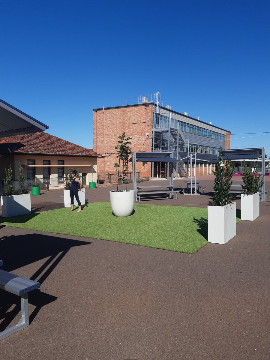SimonIlly's tweet photo. A touch of colour and life can change a school environment and make an appealing learning space.....well done Sharon Illingworth and team https://t.co/arB4dY6v9V