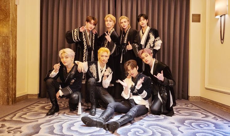 straynations's tweet photo. i dont care what anyone says, the modern hanbok outfit concept belongs to stray kids https://t.co/V7p7QwRSrI