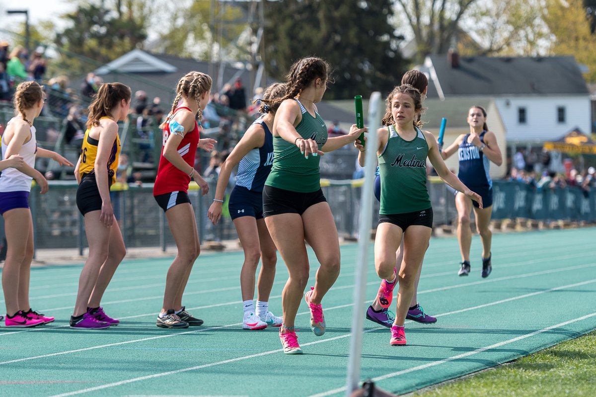 russellgifford's tweet photo. Medina's @mia_heine hands the baton to older sister @elly_heine at the @CometRelays this morning. Of course that nice pole had to be in the way ... @medhsgirlstrack https://t.co/Z2Y0iRJOvW