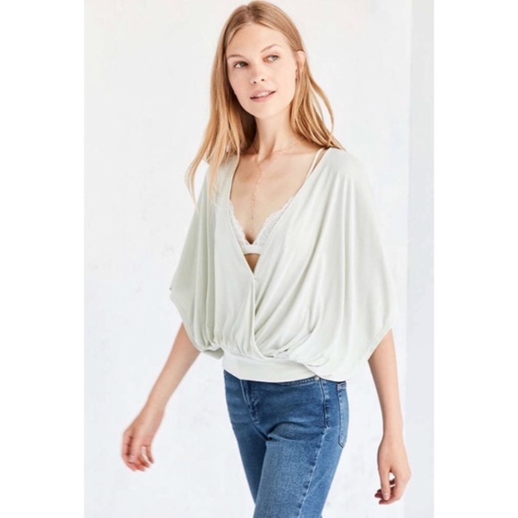 ChanelAkaka1's tweet photo. So good I had to share! Check out all the items I'm loving on @Poshmarkapp from @alleycatseyes1 #poshmark #fashion #style #shopmycloset #bcbgmaxazria #axarmaniexchange #urbanoutfitters: https://t.co/Ck6i4oVSkv https://t.co/Y8EyCdNGBK