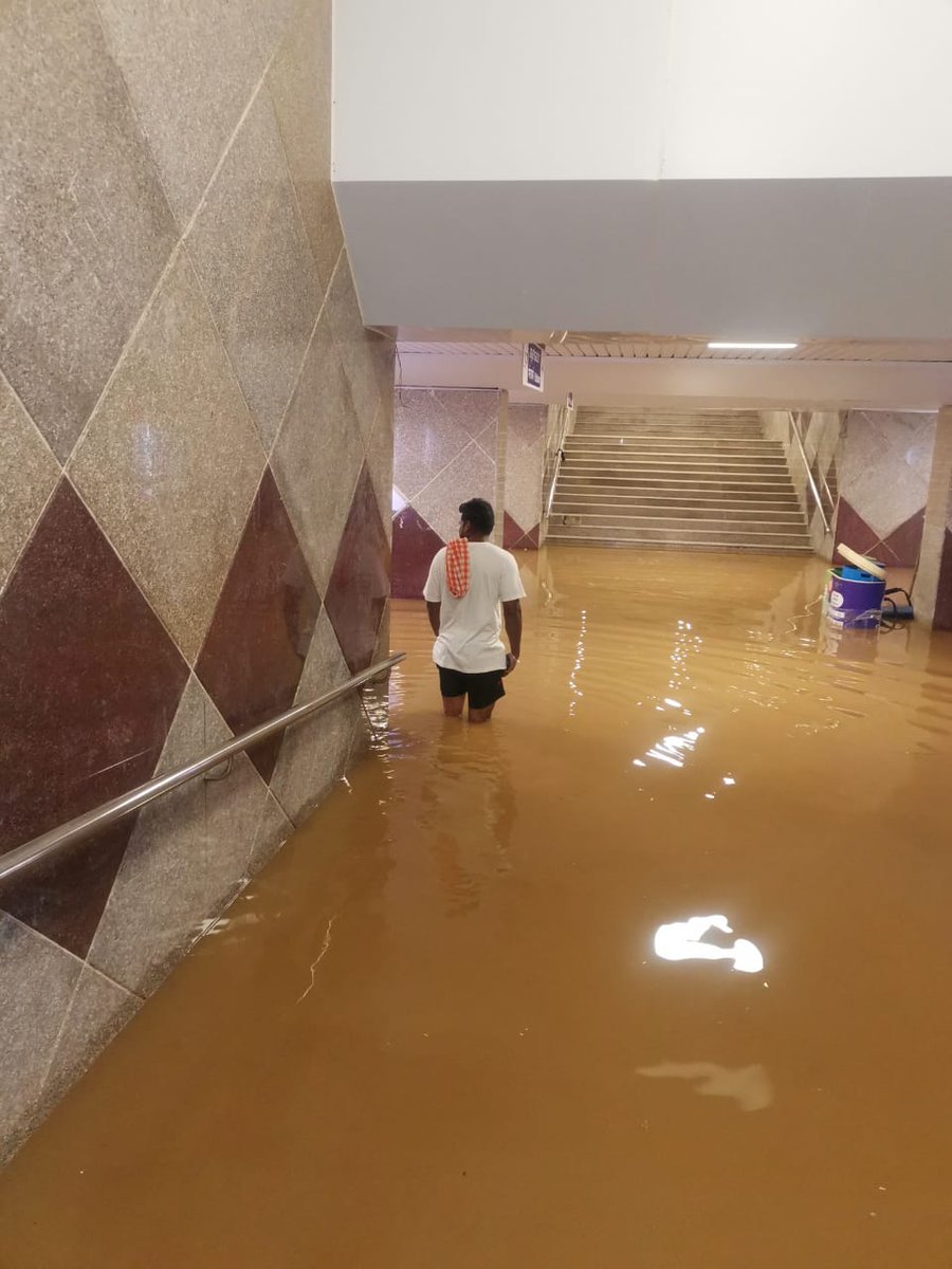 ChristinMP_'s tweet image. Rs 314 crore rail terminal at Byappanahalli suffers leakage, flooding after rain @SWRRLY @bengalurutrains
 @KARailway @kar_rail @dyamannavar