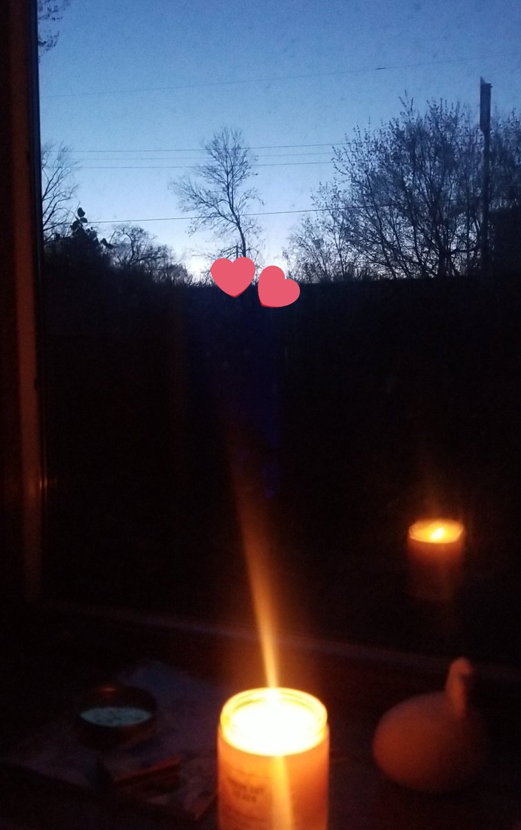 jungkooksbitsh's tweet photo. Im not a huge fan of mcyt, a casual watcher. But that does not mean i will stay silent about these kids deaths. I light a candle for you on this beautiful night. I hope you enjoyed the sunset with me, rest in paradise.

Please seek help if you are in need of help.
 
I love you<3 https://t.co/hb2M0azYhC