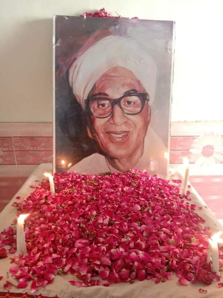 BurdiAdv's tweet image. اي.! جي ايم تُنھنجا پير چُمان
 مون پير چُمڻ جي ڳالھ ڪئي
آئون ناھيان قائل پُوڄا جي
 ھي پُوڄا ناھي ڪنھن ماڻھو جي
ھي پُوڄا آھي سنــڌ ڌرتيءَ جي
پير چُمان يا پُوڄا ڪيان ..
#TributeToSainGMSayed