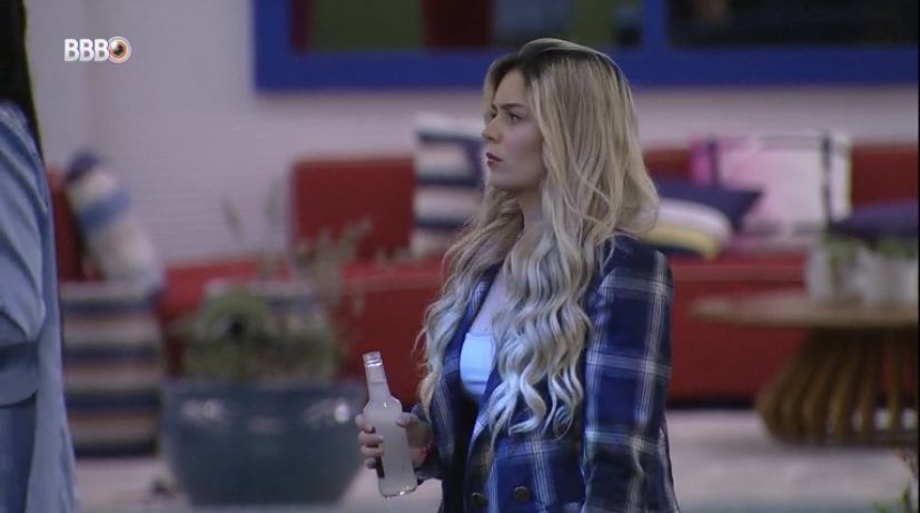 HugoGloss's tweet photo. A cara deles sem entender nada com o cooler no jardim HAHAHAHAHA #BBB21 https://t.co/LD2LcKS7yU