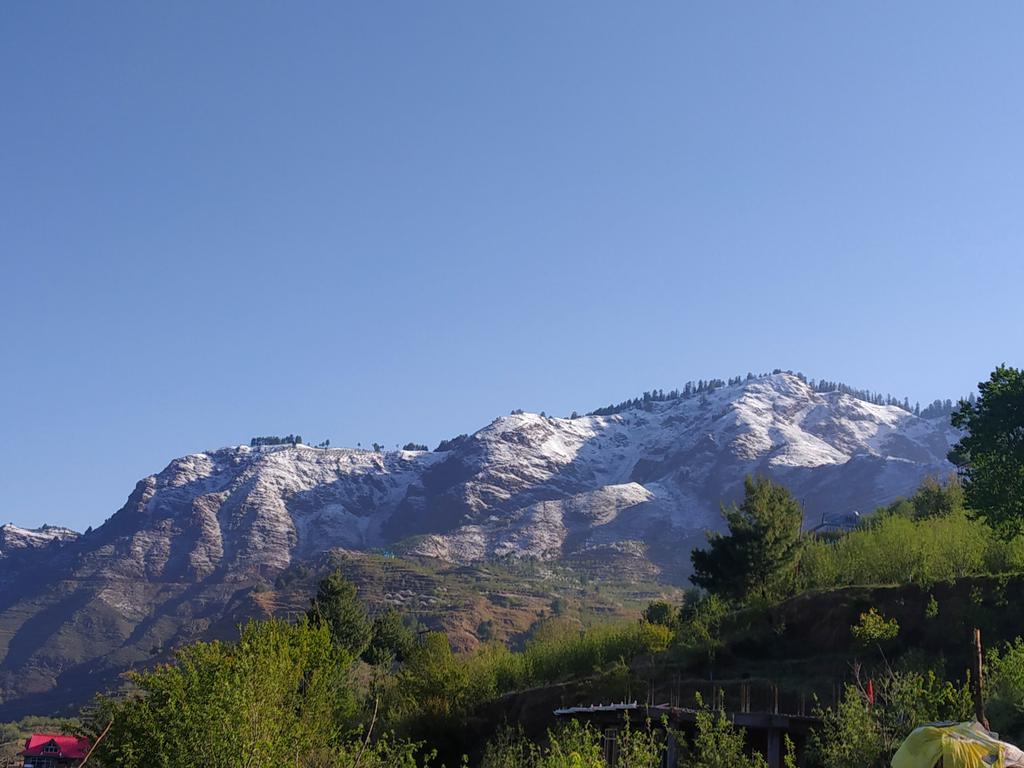 idivyac's tweet photo. Snow covered mountains after the snow show yesterday (April)🏔️
Above my village:Bholar
#shimla #himachalpradesh https://t.co/fRFitrLnkC