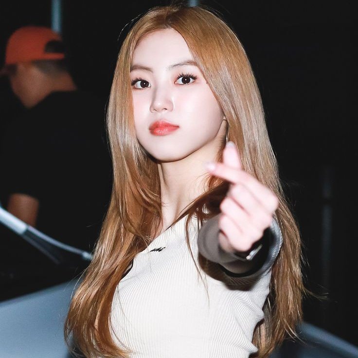 LittlEunbinnie's tweet photo. Hello this is a new account of appreciation of Eunbin from CLC, we will be uploading photos, videos and updates of our beautiful maknae Eunbin, please RT and follow us to reach more people.

#CLC #씨엘씨 #シー・エル・シー #은빈 #권은빈 #EUNBIN #KwonEunbin #kpop https://t.co/5Oa2XZvmgU
