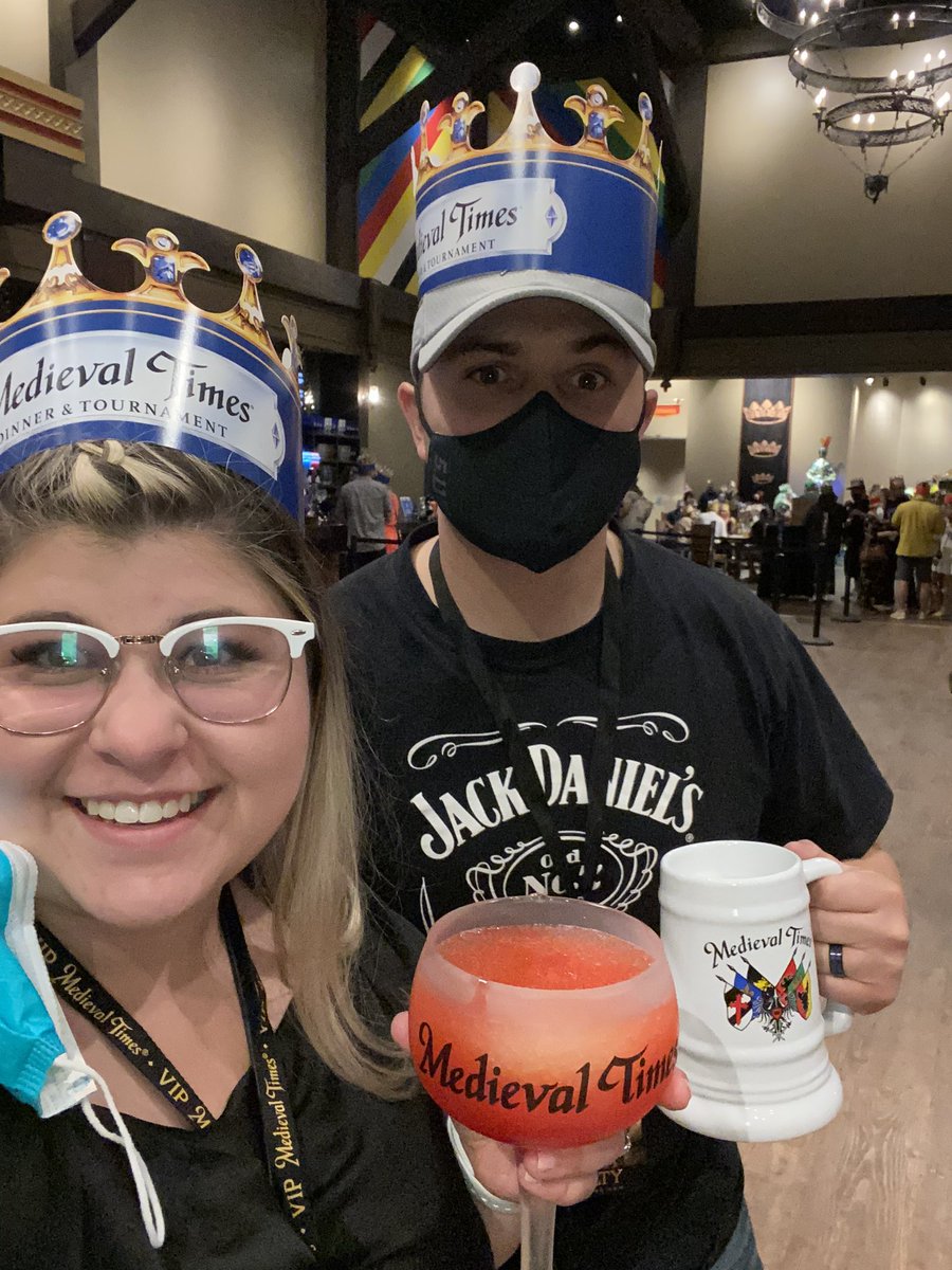 DScott03's tweet photo. #MTFan feelin’ Blue tonight 💙🤪 https://t.co/pd8SqksFW9