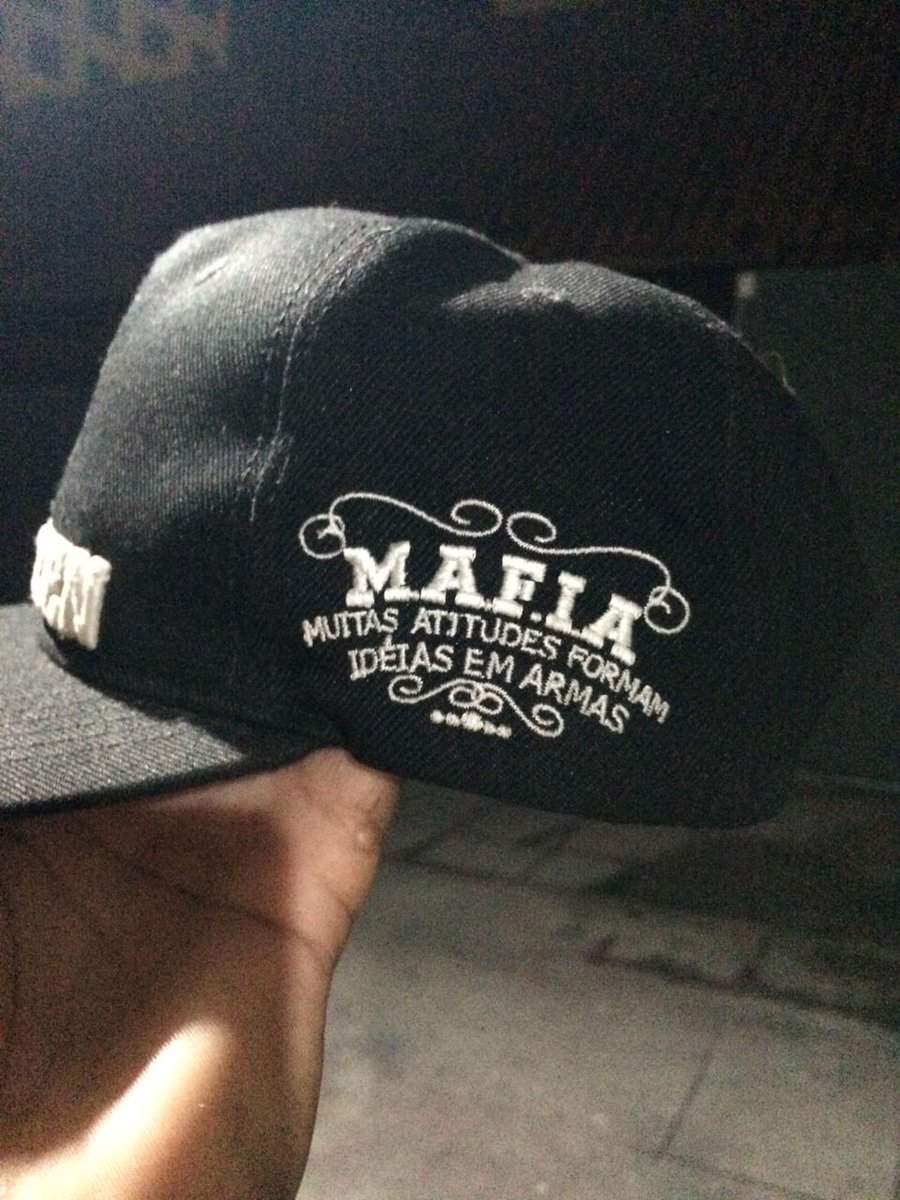 Esse era o Classic Cap do Grupo Arma-zen.

Nós já era Hype mesmo quando não existia o hype.
