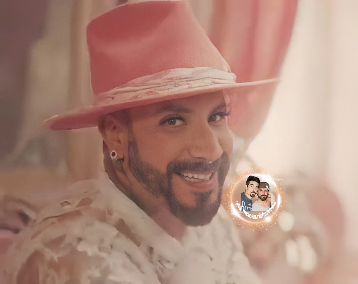 Fa_Oliveira05's tweet photo. @aj_mclean @backstreetboys #ajmclean #favorite #favoritevoice #badboy #prince #pride #inspiration #mcleangirl #bigheart #goodperson #special #gorgeous #loveyouajmclean #backstreetboys #bsb #ktbspa #bsbarmy #bsbfamily #bsbforever #28years #bsbisinmydna #dnaworldtour ❤️ https://t.co/yvIicOIIHU