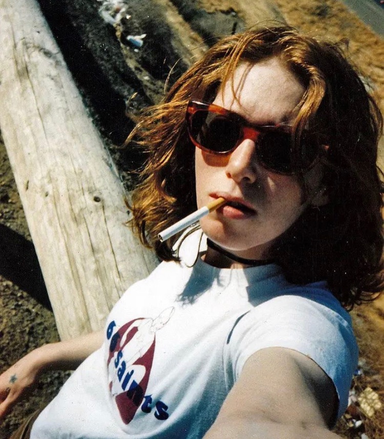 Happy birthday to my queen patty schemel!!! lars ulrich cries at night because he s not her 