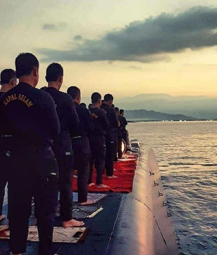 Selamat jalan para pahlawan bangsa. Purna sudah tugas kalian. Wira Ananta Rudhira #PrayForKRINanggala402