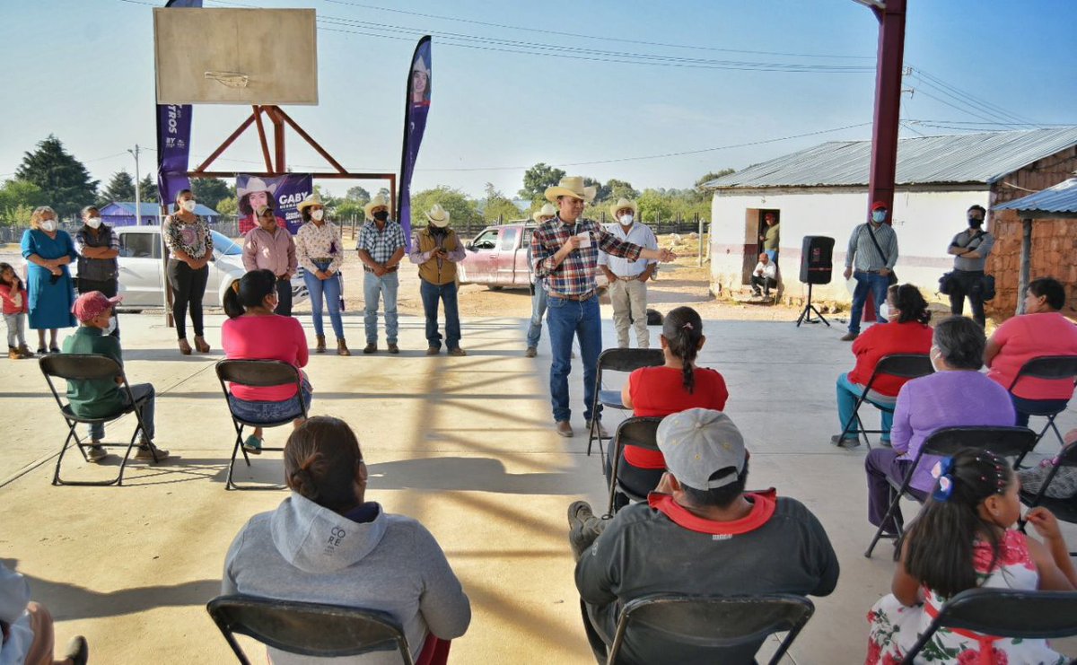 EVillegasV's tweet photo. Hoy tuve la oportunidad de acompañar a mi amiga @GabyHLopez y compartir su proyecto con las familias de #SanIsidro, #Regocijo y #ElEncinal.
Siempre es un privilegio volver y sentir la calidez de su gente.
#UnidosSomosImparables 💪🏻 https://t.co/pIPuxaNlLD
