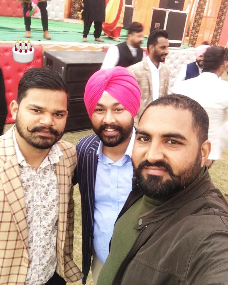 JassiSangha88's tweet photo. Happy Birthday @rania bro 🎂🎁🍫🎉
God bless u.. https://t.co/pPeM8mEVPW