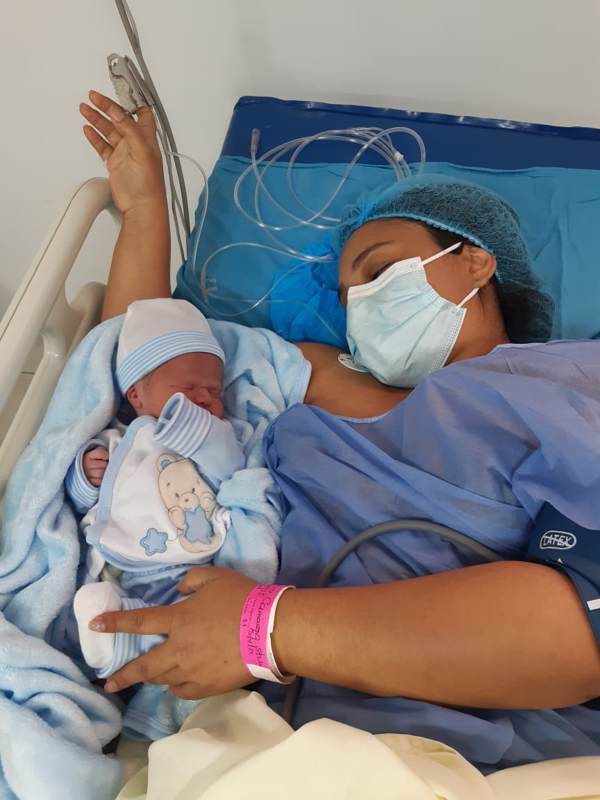 Mi sobrina, Nacira Camargo, materna requiere para luchar contra el covid 19, de terapia ECMO, la más próxima en la clínica Portoazul de Barranquilla, <a href="/luismonsalvo/">Luis Alberto Monsalvo Gnecco</a>, <a href="/cmgnecco/">Cielo Gnecco</a>, <a href="/MinSaludCol/">MinSalud Colombia 🇨🇴</a>, <a href="/Fruizgomez/">Fernando Ruiz 🏨</a>, <a href="/jaimepumarejo/">Jaime Pumarejo</a>.