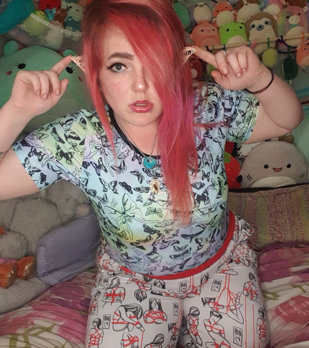 Starcreature4's tweet photo. The cutest elf showing off her @thelittleslab outfit!
♡
 Moth bodysuit and knotty lounge pants really making me feel the cutest! Make sure to use my code SEAWITCH for additional discounts 🧜‍♀️
♡
https://t.co/240pn5LeAN https://t.co/QPtbw4YPN9