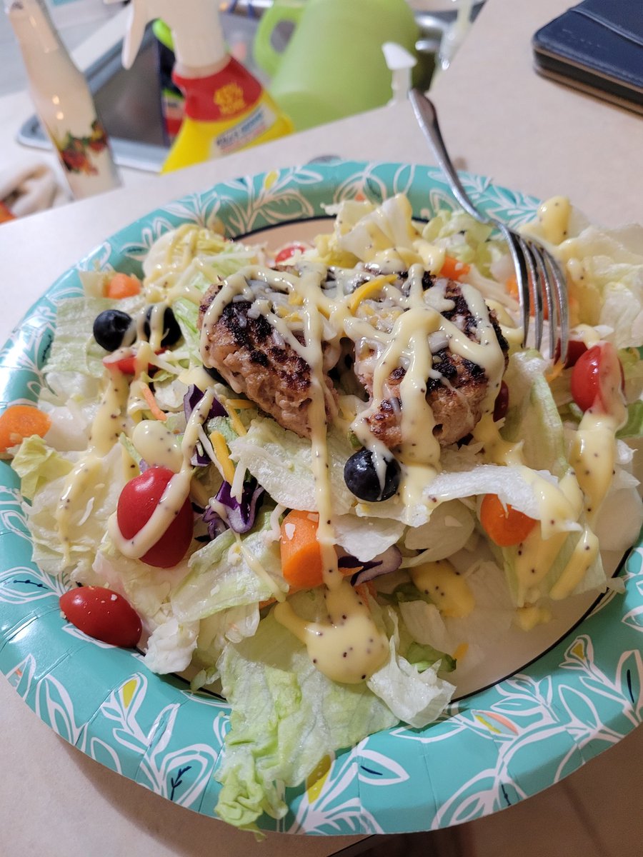 emilyb0314's tweet photo. Saturday night dinner :)  turkey burger https://t.co/ewKwyB9Lpr