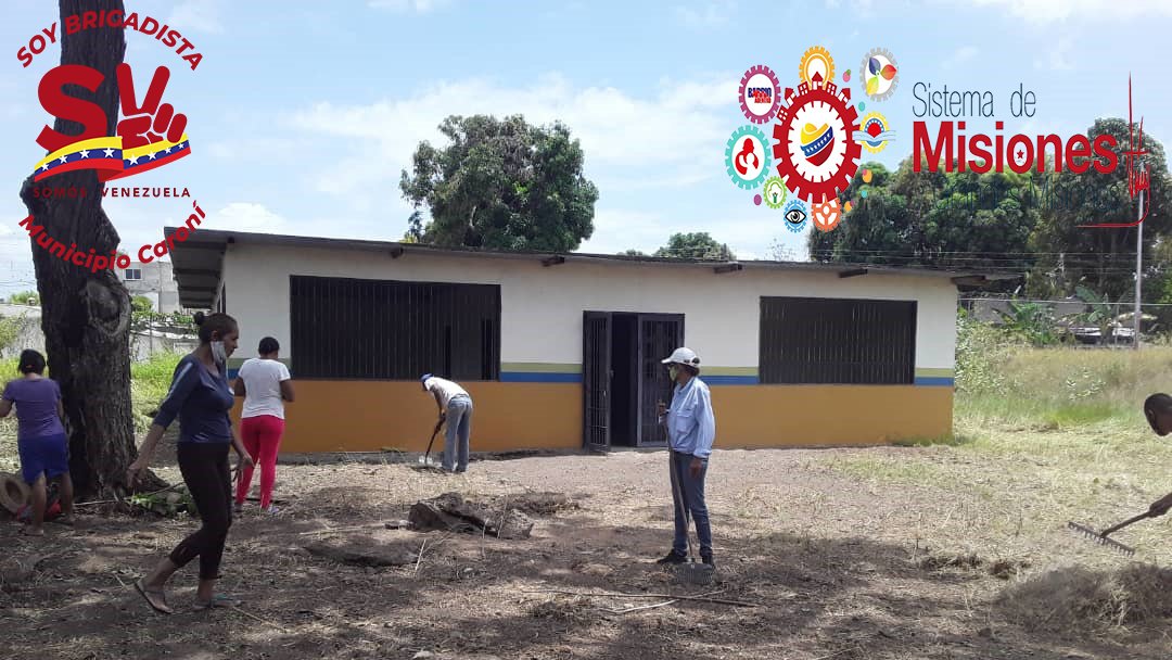 Con el apoyo del alcalde <a href="/OviedoPSUV/">Tito Oviedo</a>  y del poder popular del sector la laguna en articulación con la <a href="/CGCDallaCosta/">Casa de Gobierno Comunal Dalla Costa</a> de la parroquia Dalla y Costa, se realizó el desmalezamiento del espacio donde se instalará la base de misiones Carabobo 200. #PrevenirEsClave .<a href="/colec15deagosto/">Jose Cheo Perales</a>