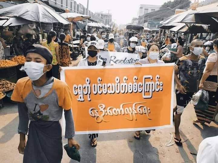 periwinkle1992's tweet photo. The Walking Strike was held by the people in #Shwebo, Sagaing Region today against the military dictatorship. 

#Apr25Coup
#WhatsHappeningInMyanmar
#ASEANsupportNUG 
@KentEngland77 https://t.co/O0uzkc7b8Q