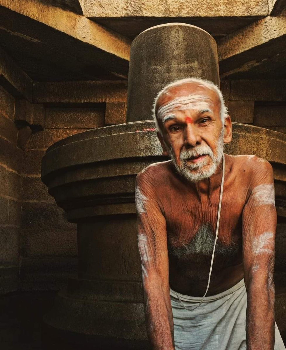 Hampi Badavi Linga Priest Sri Krishna Bhat reached the Feet Of Parameshwara this Morning, The 94 Year old Man who did immense seva to Eshwara for 40 Long Years. ॐ Shanti 🙏