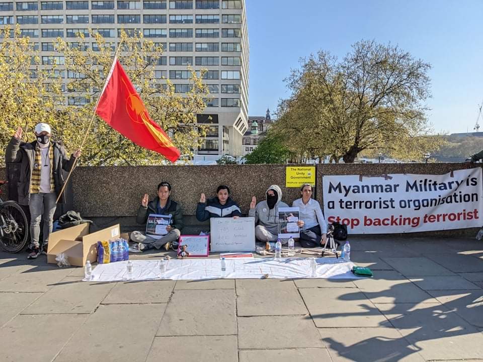 periwinkle1992's tweet photo. London, Apr 24
Three Burmese students are on a 3 Days hunger strike in London to demand that the UK government declare Myanmar military as a terrorist group under the Terrorism Act 2000 and ...

#WhatsHappeningInMyanmar https://t.co/A9AUtPCno0
