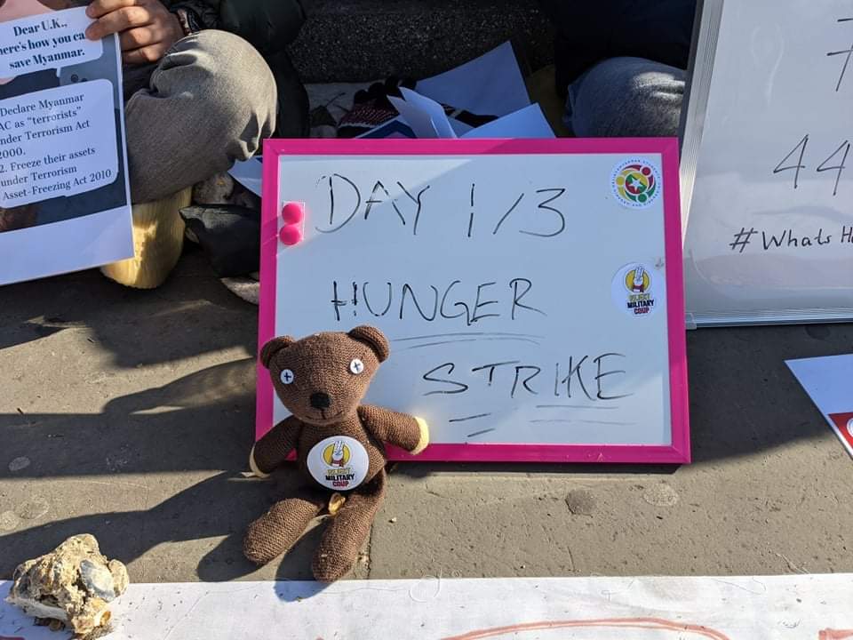 periwinkle1992's tweet photo. London, Apr 24
Three Burmese students are on a 3 Days hunger strike in London to demand that the UK government declare Myanmar military as a terrorist group under the Terrorism Act 2000 and ...

#WhatsHappeningInMyanmar https://t.co/A9AUtPCno0