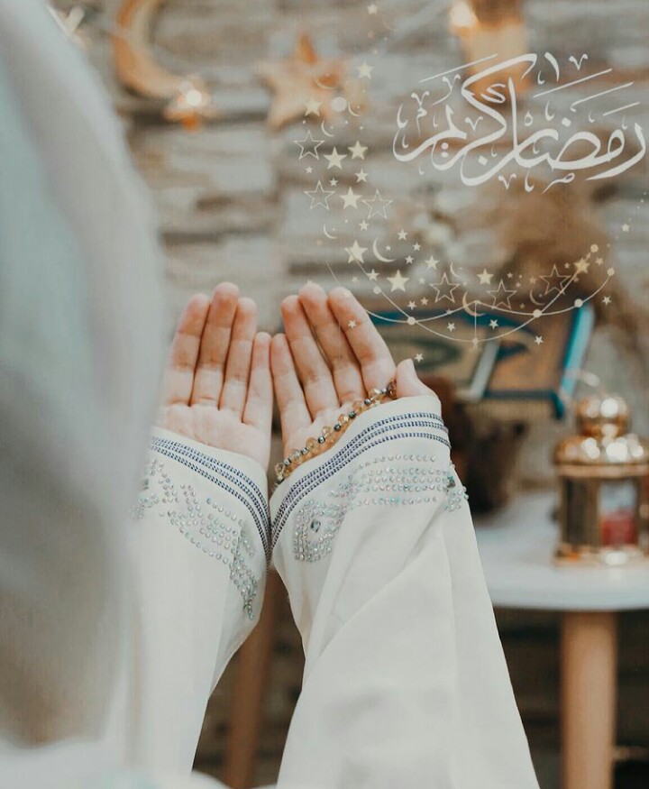 13| رمضان ١٤٤٢هـ🌙
"اللهم إنّا عبادك طرقنا بابك وقصدنا رحابك فاقبل صيامنا وقيامنا واعتق رقابنا من النار ولا تردنا عن بابك مطرودين ولا من رحمتك محرومين يارب عليك متوكلين وبك نظن الظن الجميل يارب قدرًا جميلًا وخيرًا يتبعه الرضا اللهم إنا نسألك من الخير فوق مانرجو❤️.."