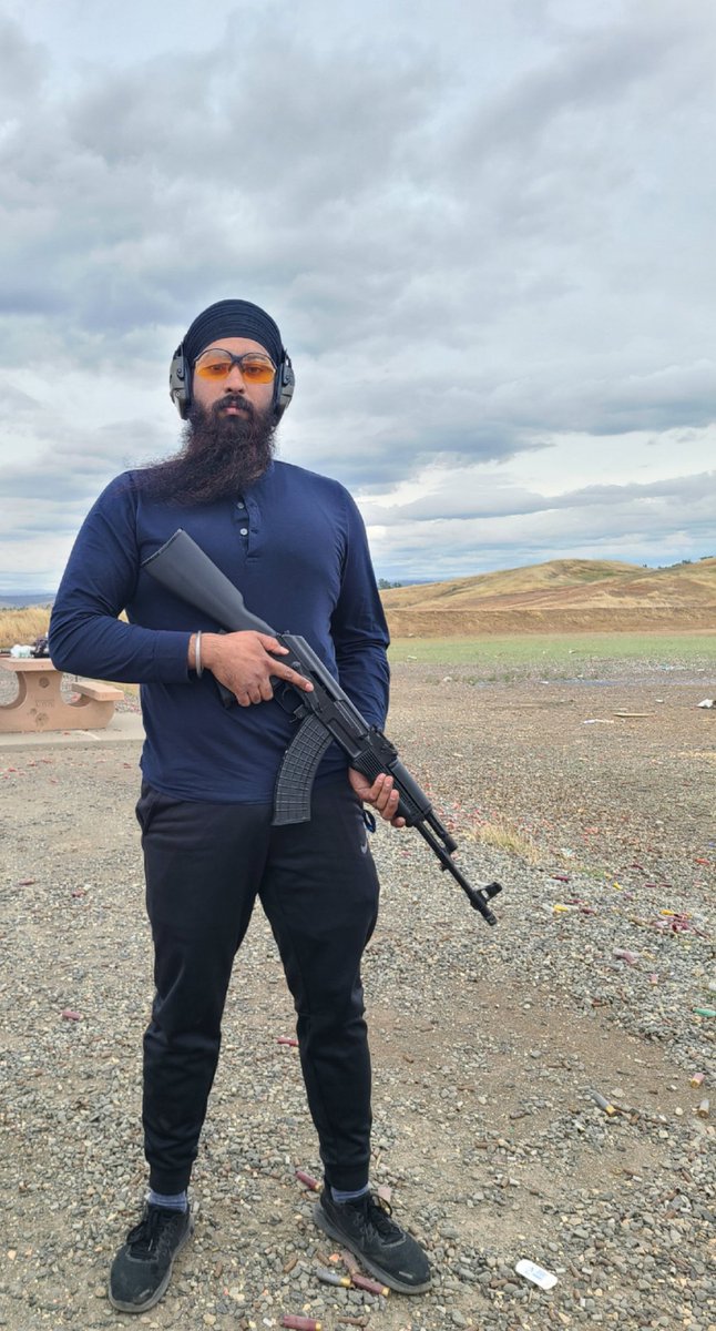 ਜਿਤੇ ਸਸਤ੍ਰ ਨਾਮੰ ॥
Jite Sasatar Naamaan ॥
ਨਮਸਕਾਰ ਤਾਮੰ ॥
Namasakaara Taamaan ॥

I salute all weapons of various names.