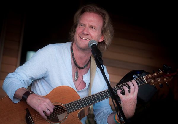 TracyColletto's tweet photo. This Friday (April 30, 7pm est) North Reading Coffeehouse will be hosting the very talented Rupert Wates (folk) via FB live. I am honored to share a song or two with other songwriters, too. Free!  Watch here https://t.co/tMNCEwtogi #rupertwates #folkmusic #FacebookLive https://t.co/Ck0aSA5mYd