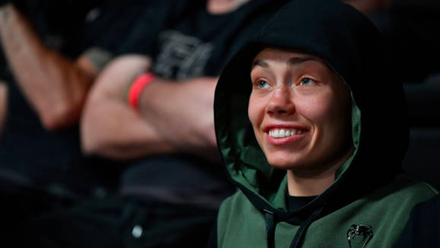 Thug Rose shocked everyone with a knockout and reclaimed the Strawweight championship 🌹

MORE: bardown.com/thug-rose-shoc…