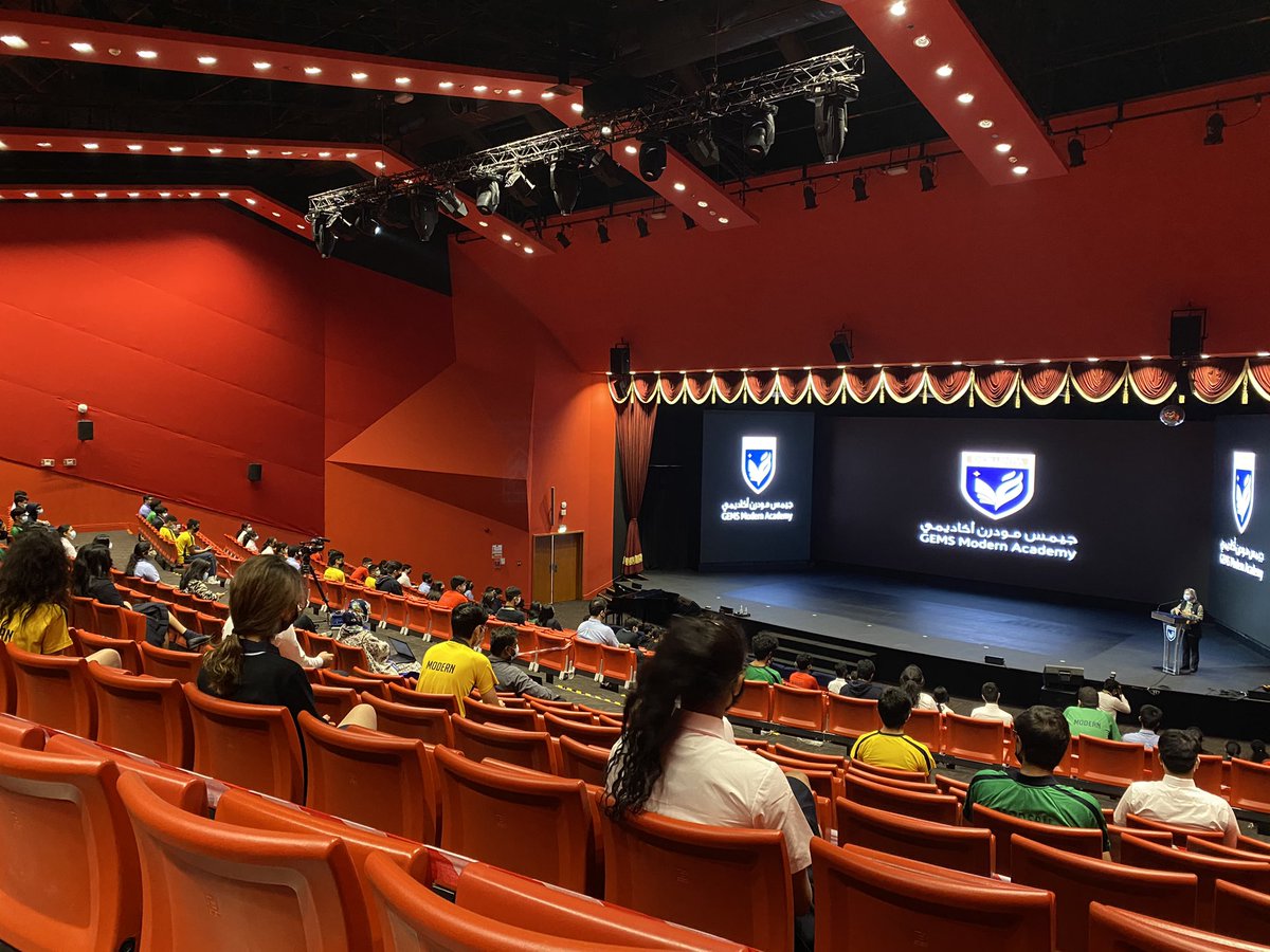 JuliaRobertsonJ's tweet photo. #DestinationGrade11! @KNargish Principal’s address! @GMA_IBDP @GMA_ISC #IBBridge https://t.co/NxoI2Mwbjd