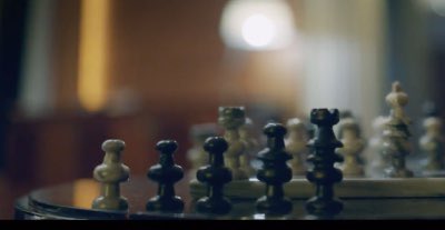 Cut to this shot later where we zoom in on this row of defeated/pieces that have been used by Vincenzo. You see a WHITE PAWN amongst a row of black chess pieces. This white pawn could symbolize Vincenzo having someone from the oppent’s side on his team.  #VincenzoEp17