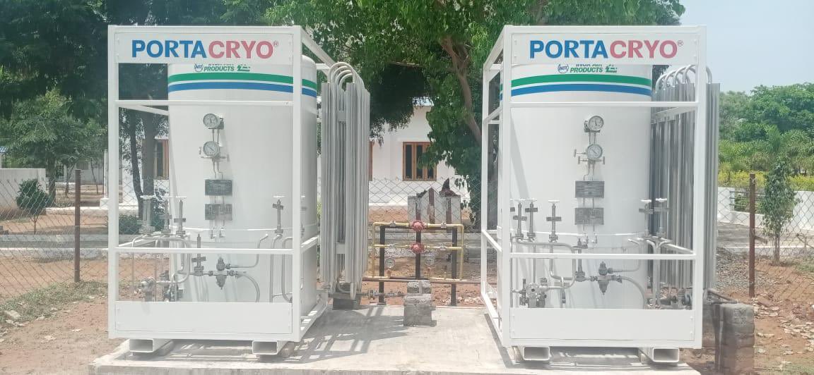 SuVe4Madurai's tweet image. Our district govt hospital had about 6000 litre liquid oxygen capacity. During covid first wave, we increased it to 20000 litres. I am grateful to IAS officers Chandramhan and Dr Vinay for this. Are there anyone to who you can be grateful for, HarshVardhan ? @drharshvardhan