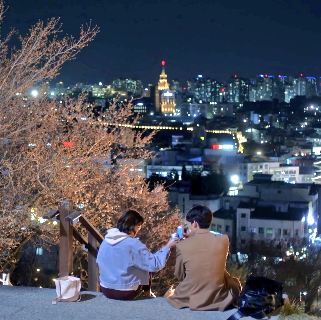 dajae_plus's tweet photo. 갑자기 오늘 날씨 좋아서 '작년 이맘때쯤 다재 돌계단에서 맥주 먹었던 거 같은데...' 하고 찾아보니까 진짜 2020년 4월 25일에 그장면 방영한 거 맞아서 소름돋아서 오랜만에 왔습니당.... 다재 여전히 내 맘에 산다😭😭😭 https://t.co/EpU55hpxYL