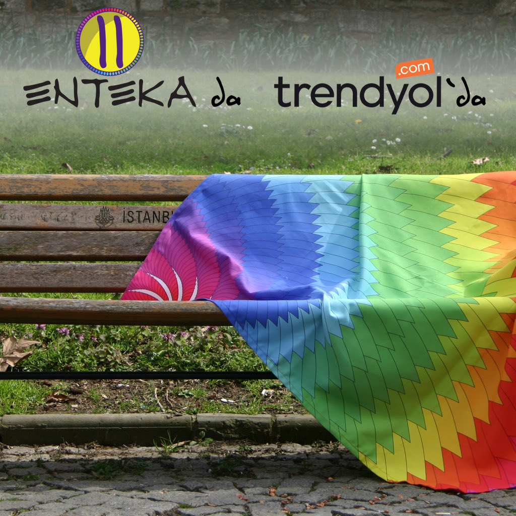 Enteka_Design's tweet photo. ENTEKA #tasarım desenleri #duvarörtüsü #masaörtüsü #piknikörtüsü #plajörtüsü gibi çok amaçlı kullanıma uygun #örtü olarak da üretildi. Mikropetekyüzeyli, yumuşak dokulu, leke tutmayan bir kumaşa basılan ve solmayan #gökkuşağı renkleriyle hazır #trendyol da https://t.co/fH1Bfjv5go https://t.co/FG1TZl1X1i