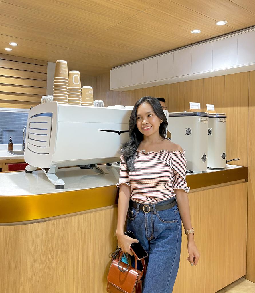 Ngopiii oiii diam diam baee 😂