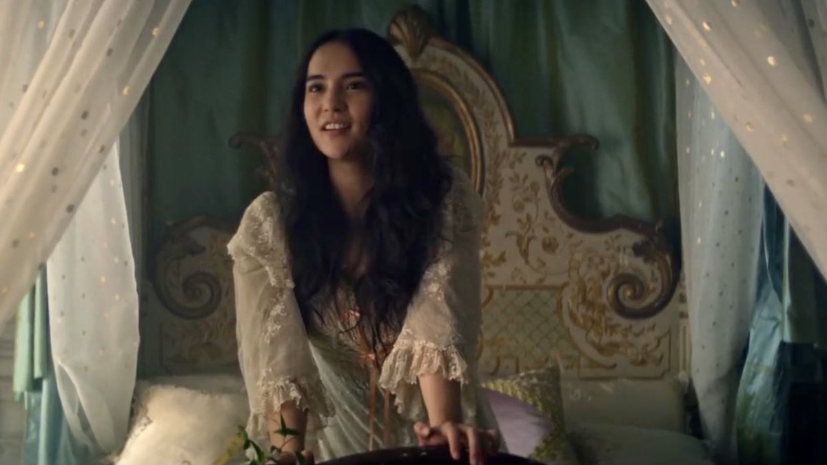givenchythv's tweet photo. no thoughts just jessie mei li as alina starkov #shadowandbone https://t.co/0r5AJPkWAL