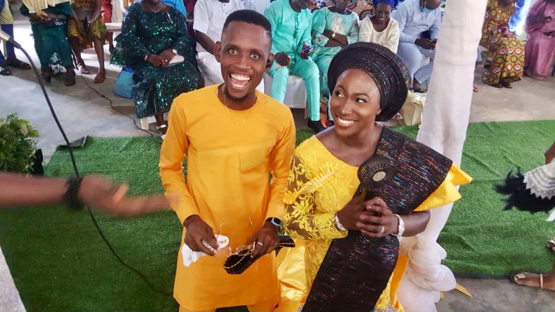 oluwahunter13's tweet image. She said ENOUGH OF YOU SNEAKING IN AND OUT OF OUR HOUSE... Come, let me introduce you to my people officially... And I was fully accepted. #1of4