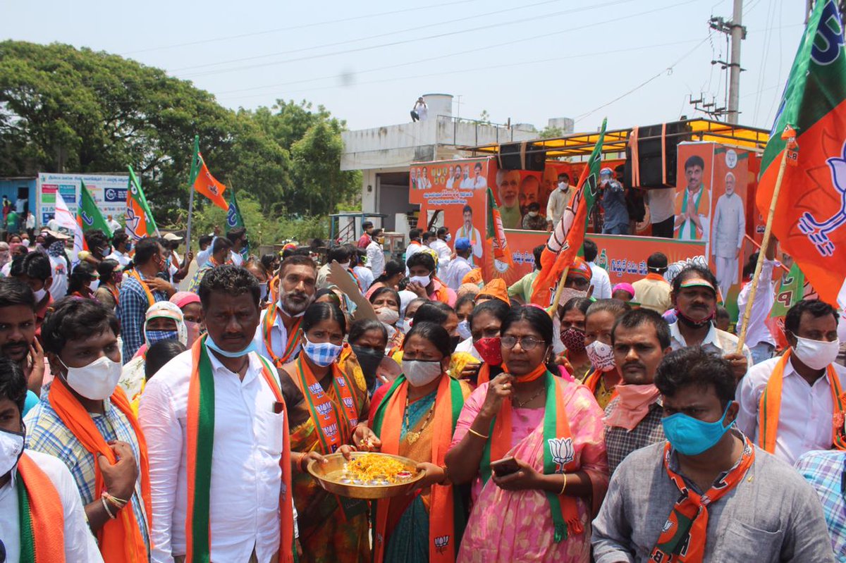 BJP4Telangana's tweet photo. The glimpses of BJP Telangana President @bandisanjay_bjp election campaign at Khammam Municipal Corporation. https://t.co/omqk943cgZ