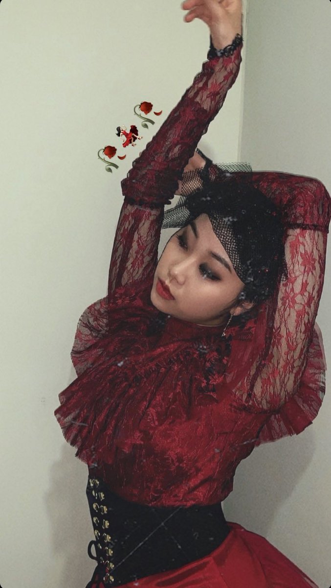 แบคอัพแดนซ์ผญ.สเตจวิวาร์แดงของเดอะบอยเค้าลงรูปอ่ะ ปังมาก ชอบมาก พอได้เห็นชุดใกล้ๆคือสวยชั้นสูงเว่อ