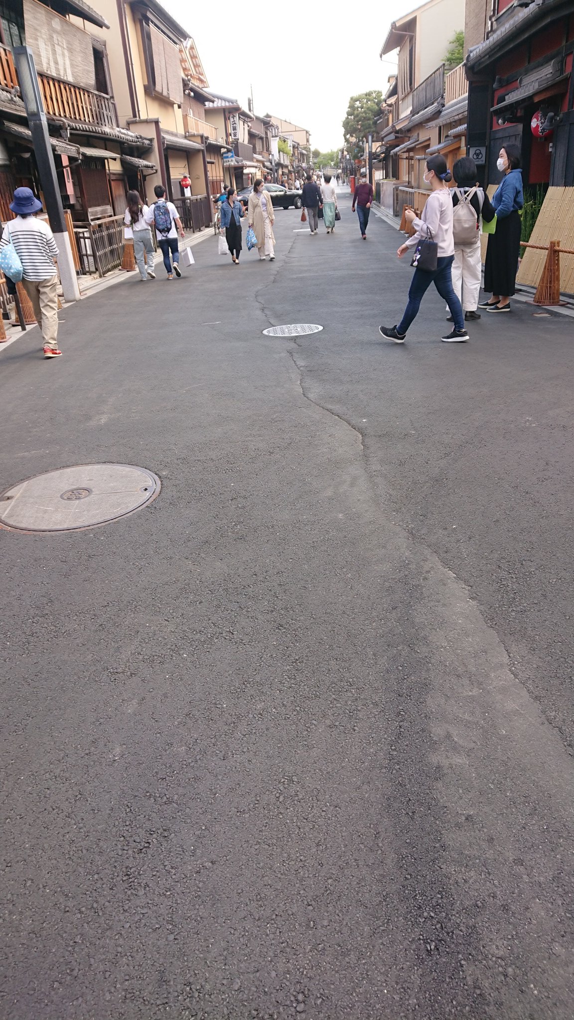 Eni 花見小路なんでアスファルトなってるん