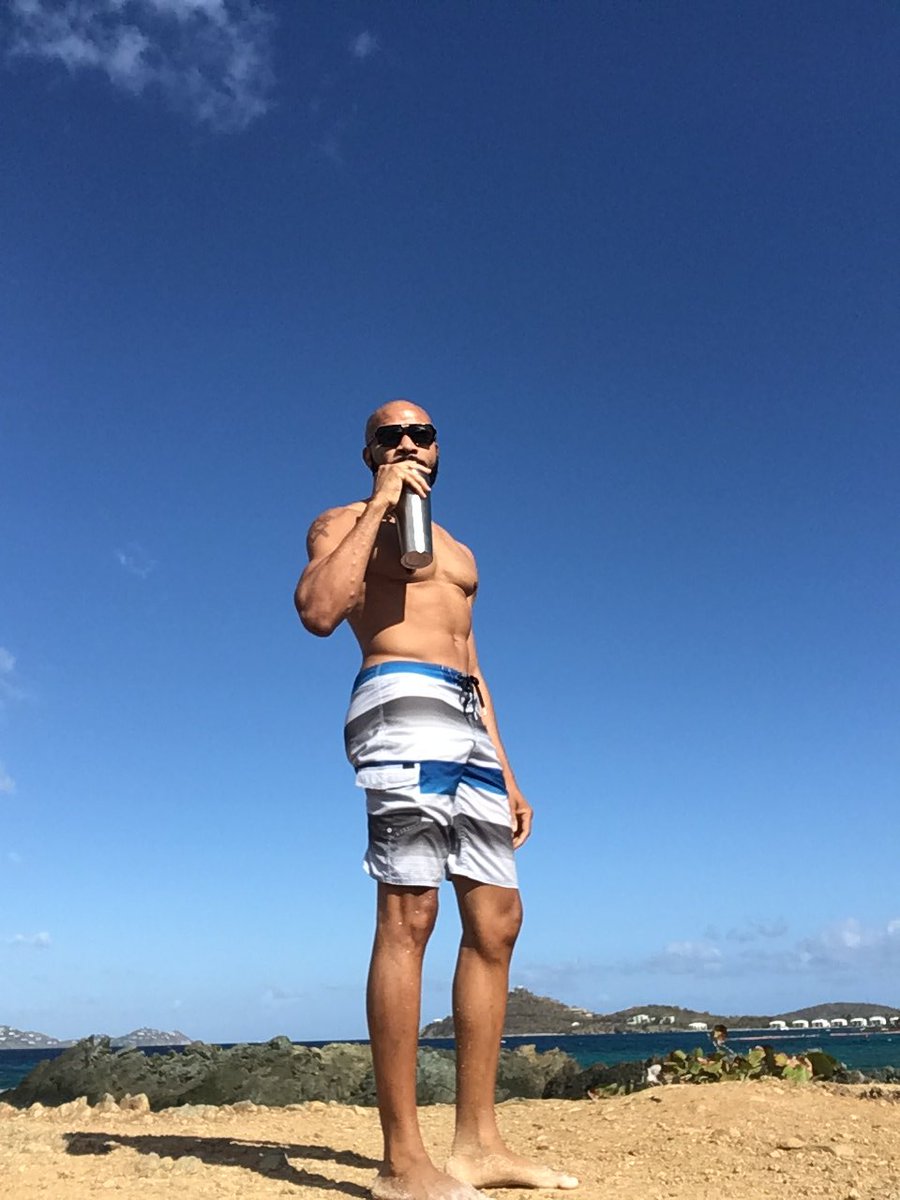 Realistikkid's tweet photo. Weekend beach shenanigans https://t.co/WglQwnZMnQ