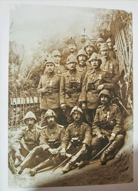 HarpCografyasi's tweet photo. 106 sene önce bugün sabah erken saatlerde, Gelibolu Yarımadası'na İtilaf güçlerinin çıkarması başladı.
106 yıl önce bugün başlayan süreç kendi kahramanlarını yaratacak, ancak içlerinden birisi askerî dehasıyla tarih sahnesine çıkacaktır:
19ncu Tümen Komutanı Yb. Mustafa Kemâl🇹🇷 https://t.co/BSGWcknXQI