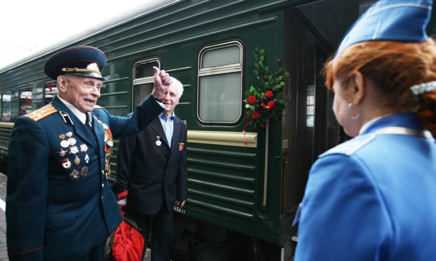 Бесплатный проезд на поездах дальнего следования участников и инвалидов Великой Отечественной войны с одним сопровождающим возобновляет ООО «РЖД». Льгота распространяется на поездки в вагонах всех классов всех поездов следующих по России
is.gd/z2vInx