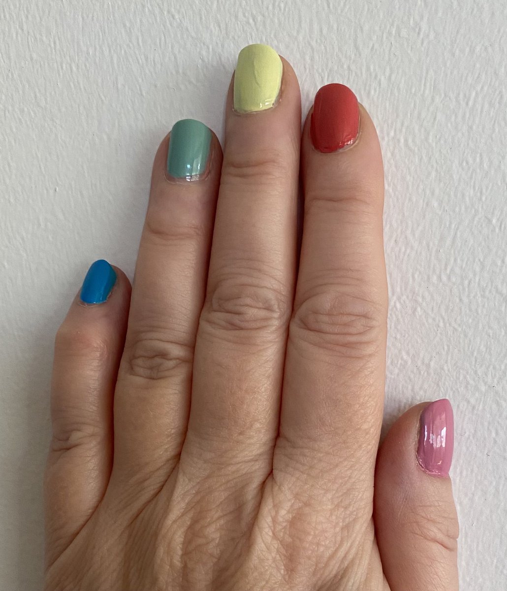 tashar's tweet photo. Best wishes to #Oscars2021 nominees tonight. Particularly my favourites @emeraldfennell and #CareyMulligan @PromisingFilm for Promising Young Woman. Painted my nails in support! https://t.co/XgGC1Dgc4n