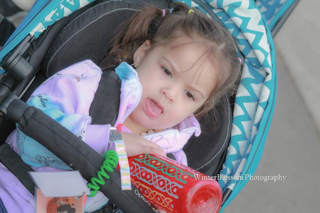WAbyss025's tweet photo. My girl with her picture cards at the zoo to nonverbally communicate her needs ❤ #AutismAcceptanceMonth #Autism #AutismAcceptance #momlife https://t.co/5LN4QQaheS